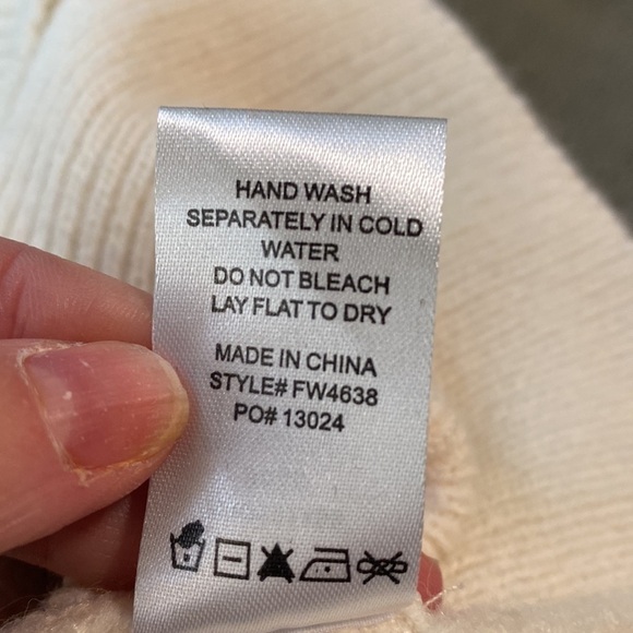 Fate Zebra Stripe Sweater Cream & Tan Size Small in Like New Condition - Picture 8 of 8